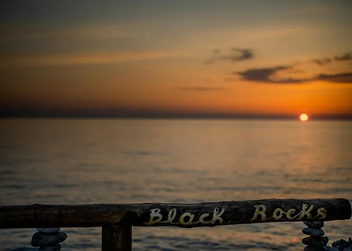 Black Rocks Luxury Seafront Beach Suite